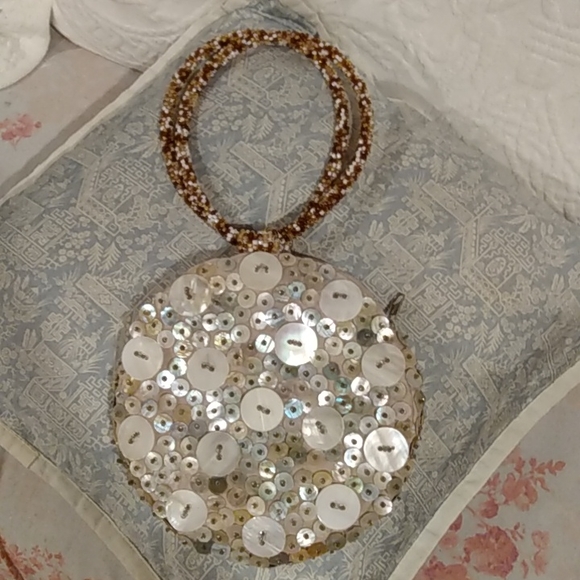 Small, white - Picture 1 of 4